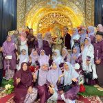 Keluarga Besar MTsN 4 Tanah Datar Menghadiri Pernikahan Ibu Mailina Putri