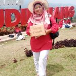 Kepala MTsN 4 Tanah Datar Meraih Juara Favorit