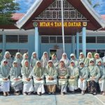 MTsN 4 Tanah Datar Dukung Hari Jadi Sumatera Barat ke-81 Tahun 2026 dengan Baju Kurung Basiba