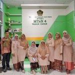 Semarak Hari Jadi Sumatera Barat ke-81, Guru dan Tenaga Kependidikan MTsN 4 Tanah Datar Tampilkan Pesona Busana Minangkabau