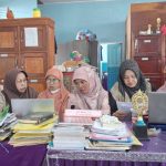 Sinergi Guru MTsN 4 Tanah Datar Laksanakan PBM Daring
